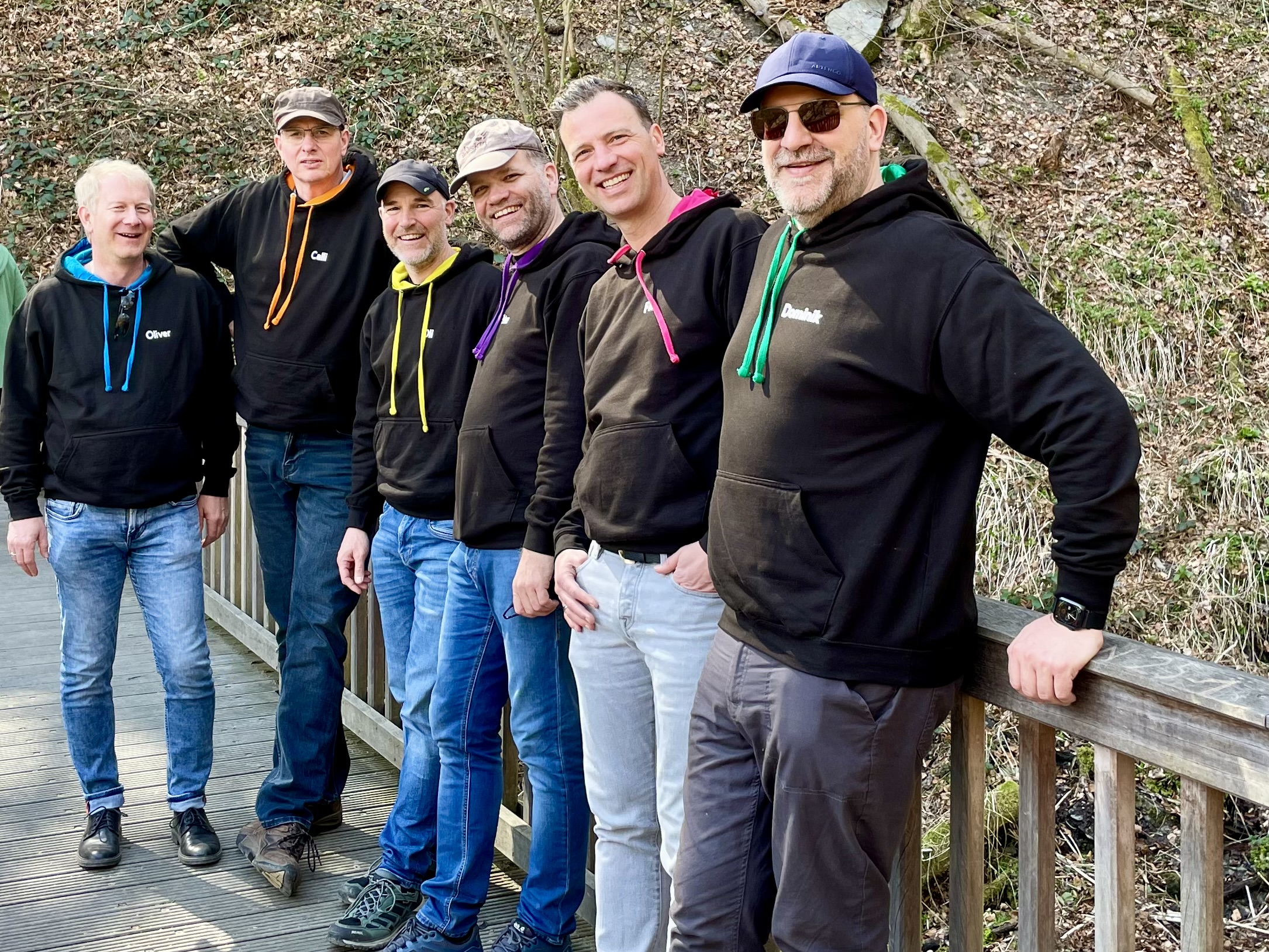 Das Foto zeigt die akzente bei einer Pause während der Probenarbeit für das Konzert;   von links nach rechts: Oliver Storm, Christian „Calli“ Höing, Oliver Daldrup, Peter Sölken, Florian Rechtsprecher, Dominik Meiske